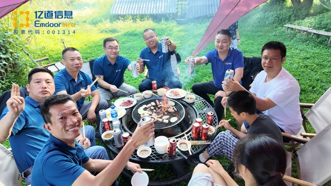 Emdoor colleagues enjoying BBQ و beer by a campfire