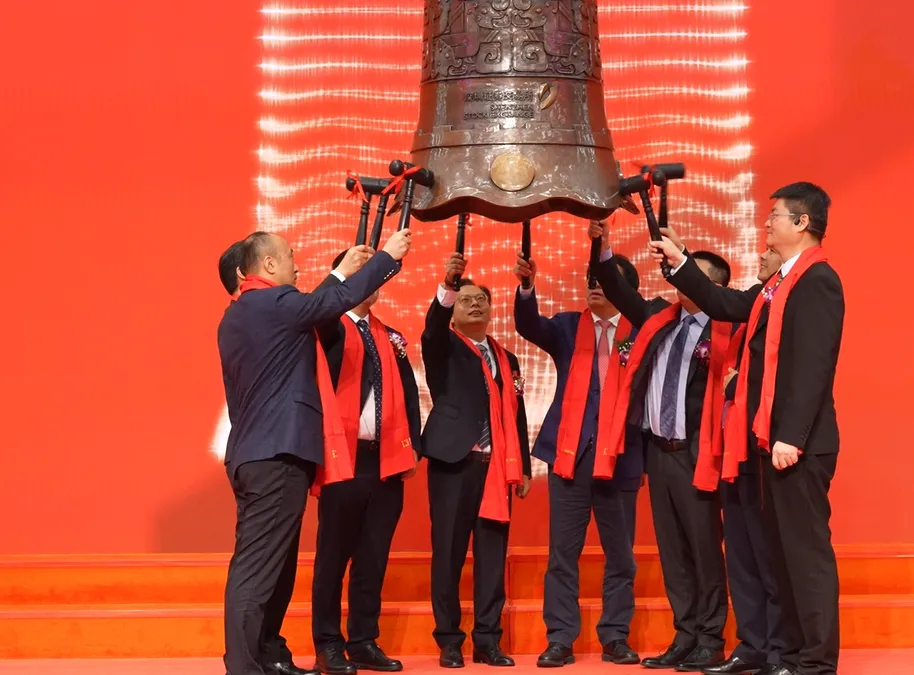 إدور leaders ringing the bell at opening ceremony