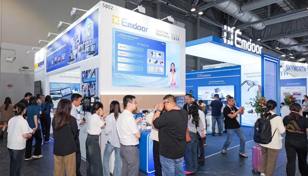 Many visitors exploring إدور's booth at the exhibition, showcasing our innovative rugged devices and آي solutions