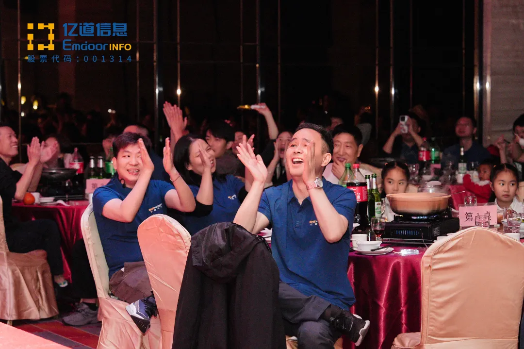 the stage came alive with إدور’s youthful spirit and vibrant culture.