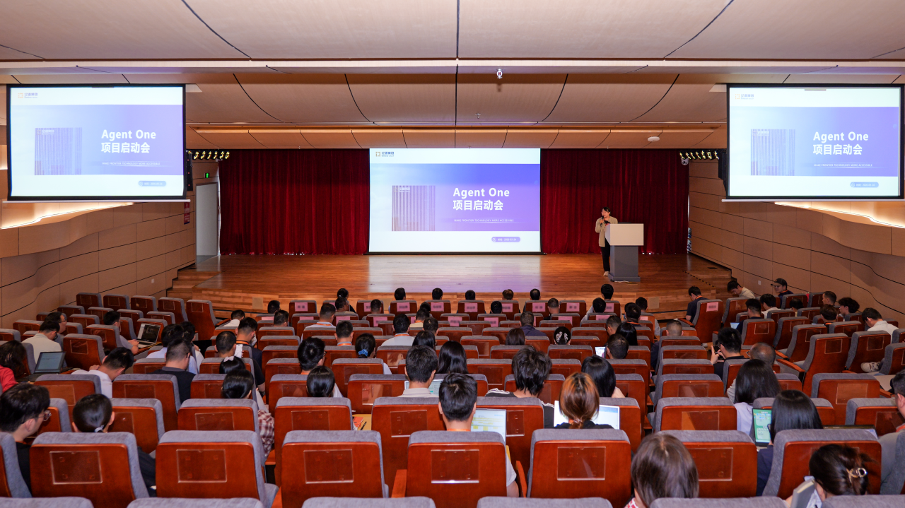 Emdoor Info executives and engineers في الـ Agent One AI Project launch in Shenzhen.