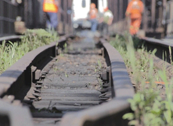 دفتر ملاحظات متين ، يحسن عمليات صيانة السكك الحديدية